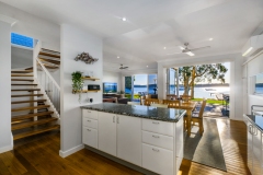 Kitchen & Dining