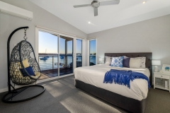 King Bedroom (Upstairs)