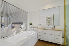King Ensuite (Upstairs)